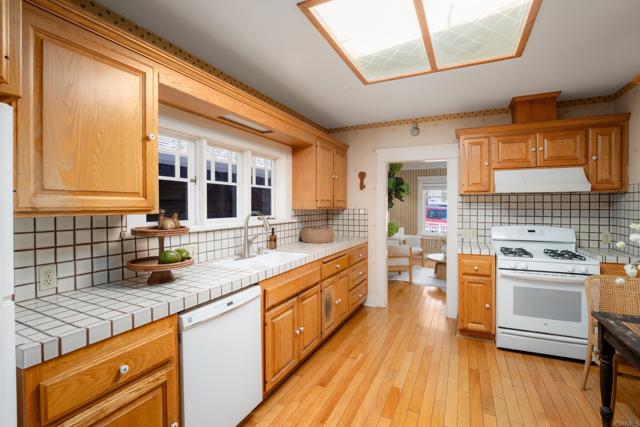 Detail Gallery Image 13 of 30 For 1138 Virginia Way, La Jolla,  CA 92037 - 2 Beds | 1/1 Baths