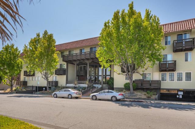 35 28th Avenue, San Mateo CA: https://media.crmls.org/mediaz/8ebacc55-94a2-435c-877a-6701653aa722.jpg