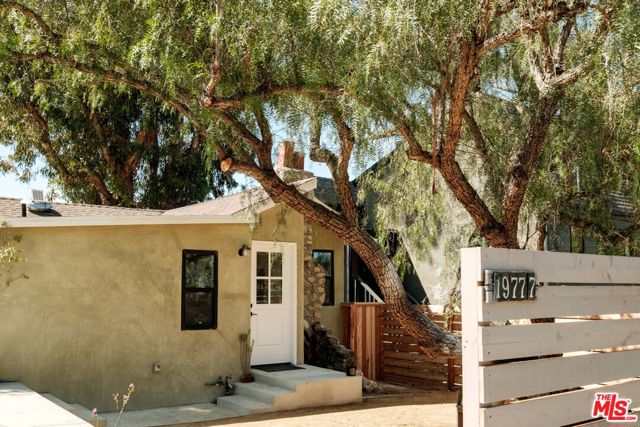 19777 Grand View Drive, Topanga CA: https://media.crmls.org/mediaz/8ebb807f-6a99-4b06-b26a-fa8ebd1e108e.jpg