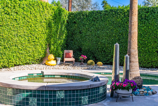 444 N Burton Way, Palm Springs CA: https://media.crmls.org/mediaz/8ebbf18f-5245-4e2a-8bdf-00162e1b1fed.jpg