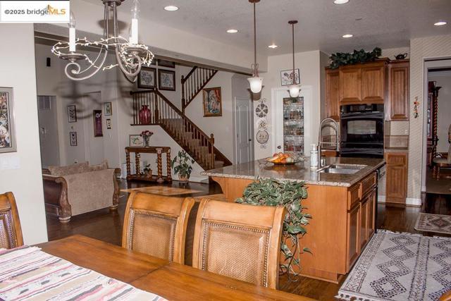 1083 Steeple Blvd, Brentwood CA: https://media.crmls.org/mediaz/8ebcd60c-fe64-4d50-97af-3d31b685b4e7.jpg