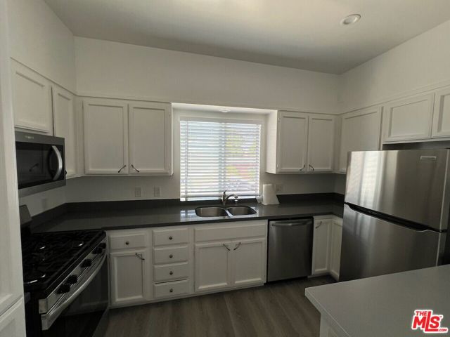 1837 18th Street, Santa Monica CA: https://media.crmls.org/mediaz/8ebd0b5e-fd31-4a49-91ba-82b937add344.jpg