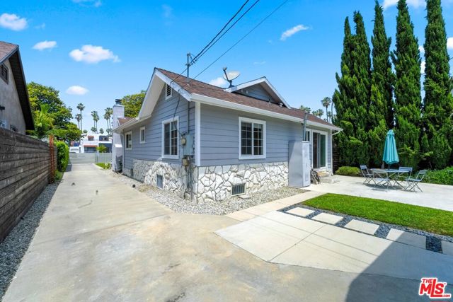 4622 7th Avenue, Los Angeles, California 90043, 2 Bedrooms Bedrooms, ,2 BathroomsBathrooms,Single Family Residence,For Sale,7th,24402557