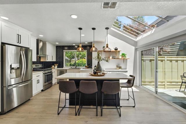 1862 Stratton Circle, Walnut Creek CA: https://media.crmls.org/mediaz/8ebd66cb-062c-4aac-b51c-4cc9712cc66c.jpg