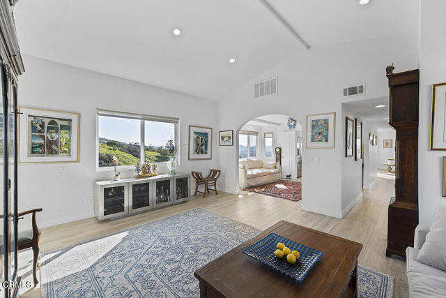 Detail Gallery Image 15 of 56 For 542 San Clemente Way, Camarillo,  CA 93010 - 4 Beds | 2/1 Baths