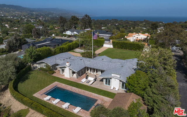 6815 Dume Drive, Malibu CA: https://media.crmls.org/mediaz/8ebe5702-264c-4c30-8c2c-8a0d6dd8f32f.jpg