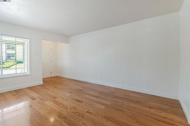2940 Somerset Ave, Castro Valley CA: https://media.crmls.org/mediaz/8ebe6f0e-bbd0-49b6-8ede-841b6ffd455d.jpg