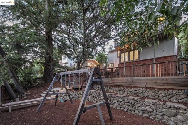1301 Mountain Blvd, Oakland CA: https://media.crmls.org/mediaz/8ebe7a2b-af66-41c5-8d1a-b52cb72dfa67.jpg