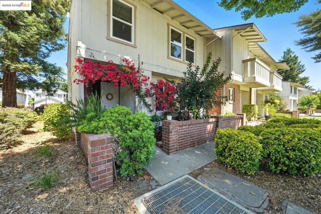 1814 Wildbrook CT, Concord CA: https://media.crmls.org/mediaz/8ebe7dae-479b-4a62-948c-7150f4129e54.jpg