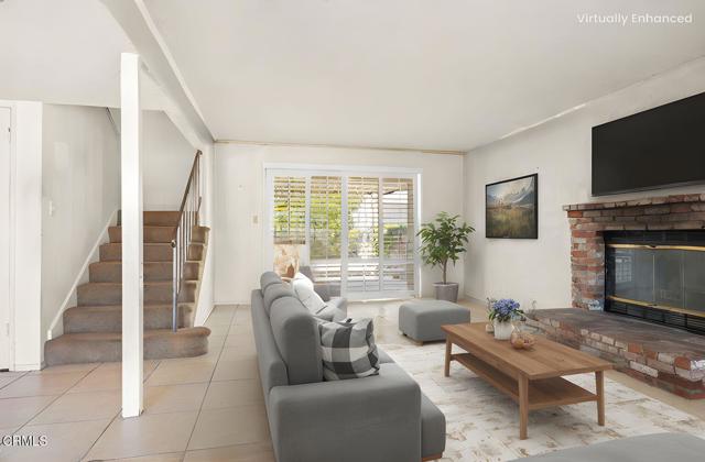 2575 Gayle Place, Simi Valley CA: https://media.crmls.org/mediaz/8ebeb51e-81fe-462b-a250-fdd9bddeb710.jpg