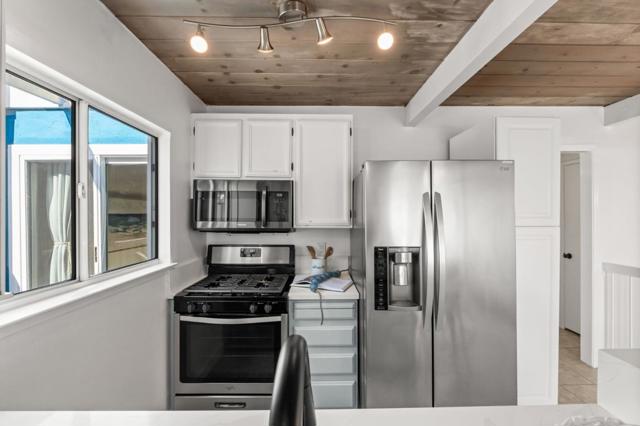 118 Marina Avenue, Aptos CA: https://media.crmls.org/mediaz/8ebed3f1-b4d8-4eff-8aaa-fd37cc832dde.jpg