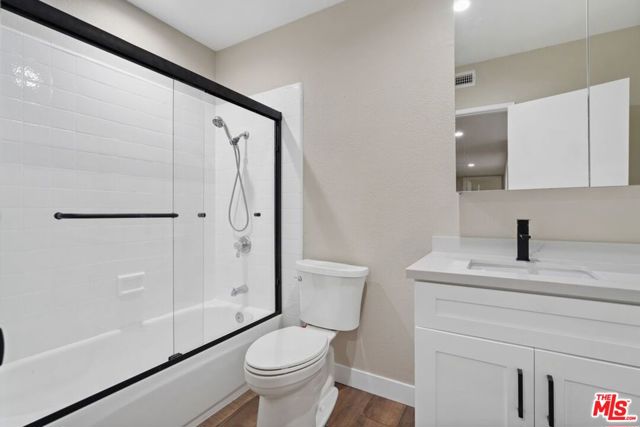 2749 Amber Wood Place, Thousand Oaks CA: https://media.crmls.org/mediaz/8ebee973-1571-4d3d-8f53-2efa24b0e405.jpg