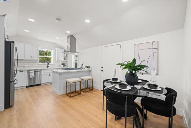 1038 Division St, Pleasanton CA: https://media.crmls.org/mediaz/8ebef4ce-01f2-401d-a490-b2f006825d91.jpg