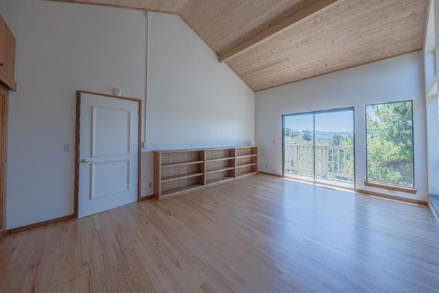 3587 Eastfield Court, Carmel CA: https://media.crmls.org/mediaz/8ebefaa4-a7ce-4c98-99c5-3a308790970c.jpg