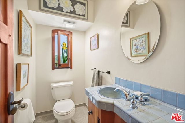 20730 Hillside Drive, Topanga CA: https://media.crmls.org/mediaz/8ebf328f-52d9-47e5-a98c-e8f4744fd0d9.jpg