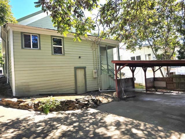 129 Broadway, Jackson CA: https://media.crmls.org/mediaz/8ebf496b-d0a1-4e34-a1ab-241f4c24c3c4.jpg