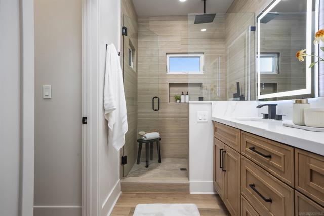 Image 32 of 75 For 4593 Coronado Ave