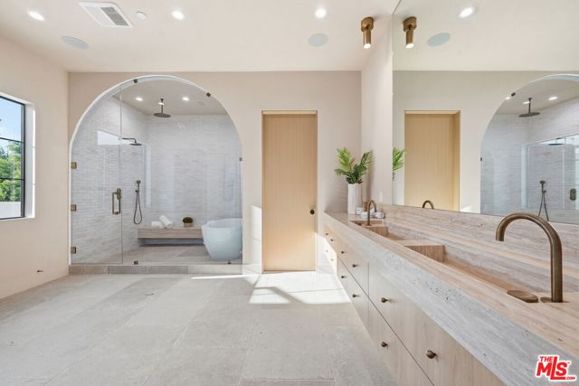 5 Bed Home for Sale in Encino, California