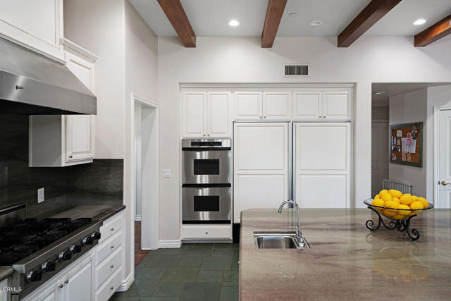 Detail Gallery Image 12 of 68 For 2017 Freeborn Way, Camarillo,  CA 93012 - 6 Beds | 6/1 Baths