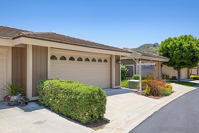 8533 Circle R Valley Ln, Escondido, California 92026, 2 Bedrooms Bedrooms, ,2 BathroomsBathrooms,Condominium,For Sale,Circle R Valley Ln,240022867SD