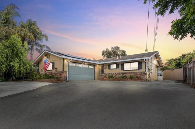 260 Paul Avenue, Salinas CA: https://media.crmls.org/mediaz/8ec2e2bc-3abd-4b67-ab19-71d473093727.jpg