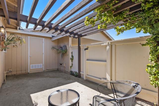 285 Aspenwood Ln, Encinitas, California 92024, 3 Bedrooms Bedrooms, ,2 BathroomsBathrooms,Condominium,For Sale,Aspenwood Ln,250019872SD