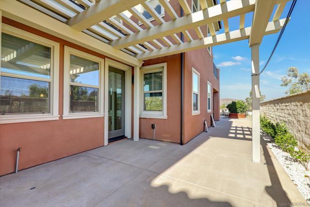 16231 Sunny Summit Dr, San Diego CA: https://media.crmls.org/mediaz/8ec344fe-48a9-4b6f-b910-167b44a11277.jpg