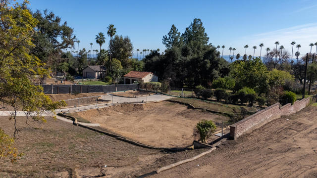 1660 Homewood Drive, Altadena CA: https://media.crmls.org/mediaz/8ec4987c-4675-4815-94af-084557e71d1c.jpg