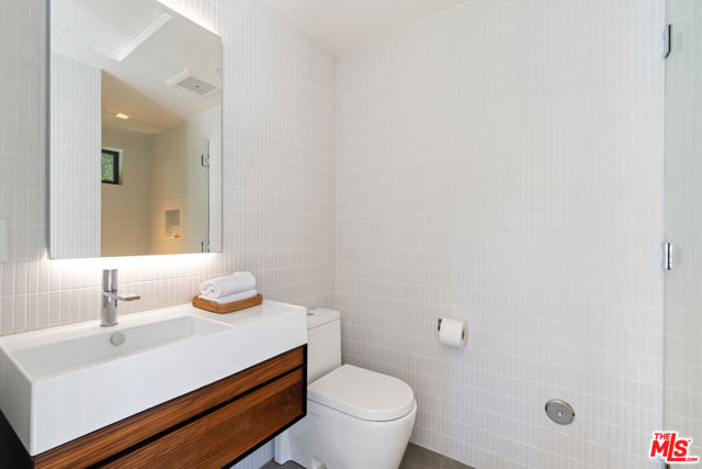 1146 Sierra Alta Way, Los Angeles CA: https://media.crmls.org/mediaz/8ec49e29-97e2-43cf-8497-03f4c0723f4f.jpg