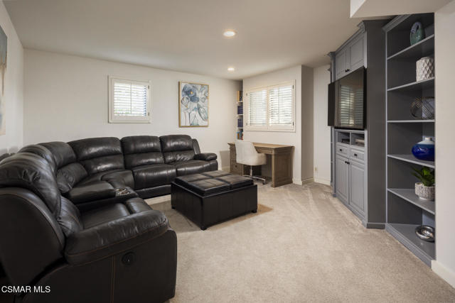 4525 Rayburn Street, Westlake Village CA: https://media.crmls.org/mediaz/8ec4de68-2c14-4052-8cc0-78b4f1563c49.jpg
