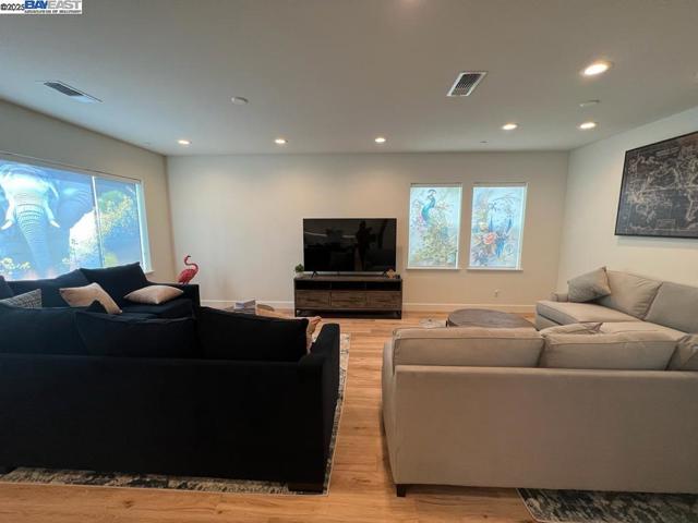 2978 Ellis Town Dr, Tracy CA: https://media.crmls.org/mediaz/8ec504b9-9048-4fae-8cef-f9b96e79a6ff.jpg