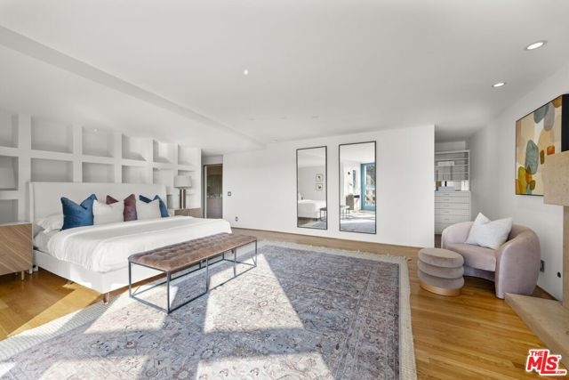 2980 Hollyridge Drive, Los Angeles CA: https://media.crmls.org/mediaz/8ec5ca3b-23e8-4c91-8197-b92ce4bdef58.jpg