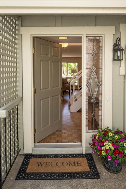 11 Lyonridge Lane, San Mateo CA: https://media.crmls.org/mediaz/8ec5db13-bd3d-4a40-847e-6f25ddc4c3a4.jpg