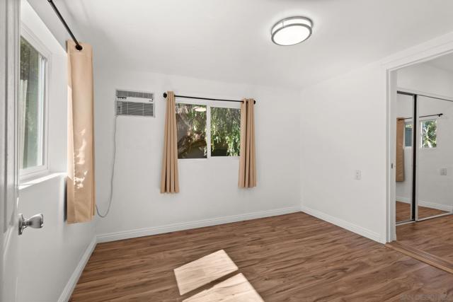 Image 19 of 41 For 11816 Waterhill Rd