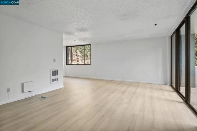 Image 4 of 36 For 555 Pierce St  840