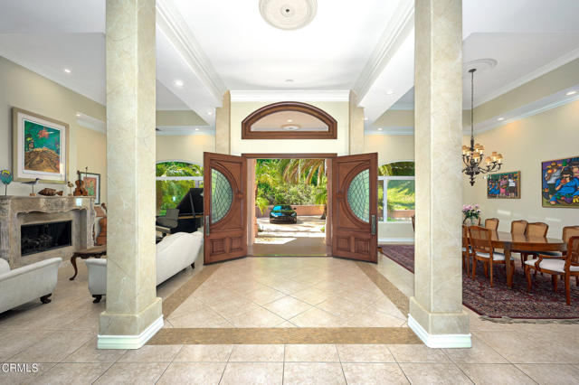 1690 Calle Tierra Vista, Camarillo CA: https://media.crmls.org/mediaz/8ec646fc-06a1-4b22-95ba-b140a2b8118a.jpg