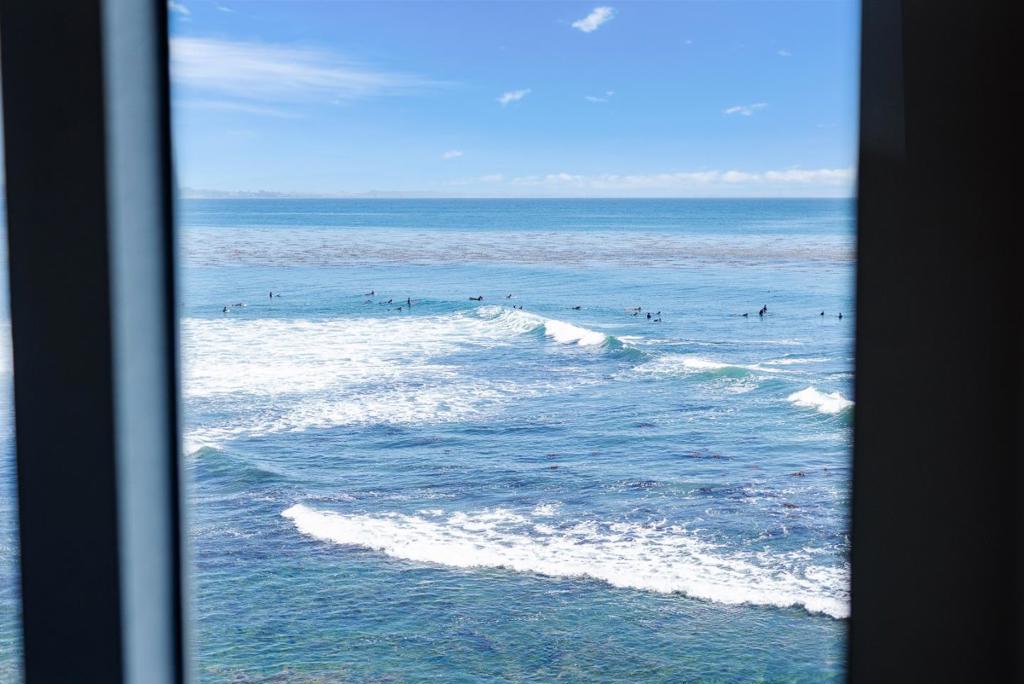 https://media.crmls.org/mediaz/8ec760ab-1a27-442b-8bd1-c401c6c4102b.jpg?preset=X-Large