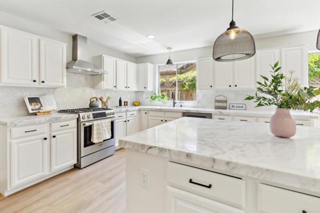 6371 Blackberry Court, Gilroy CA: https://media.crmls.org/mediaz/8ec77c9c-a164-4934-882b-59f6521c9750.jpg