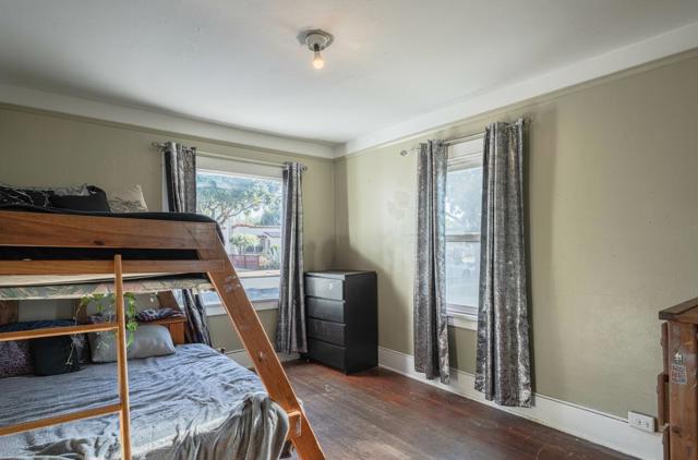 121 OAK Street, Salinas CA: https://media.crmls.org/mediaz/8ec7c070-f2dd-4b89-b656-720627054c33.jpg