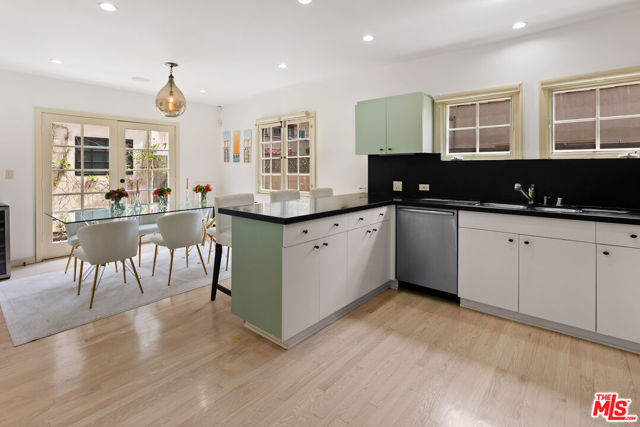 708 Westbourne Drive, West Hollywood CA: https://media.crmls.org/mediaz/8ec7e293-9d30-4f22-a79b-337da2a57ca7.jpg