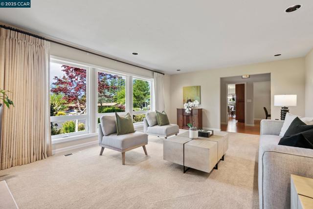 1902 Joseph Dr, Moraga CA: https://media.crmls.org/mediaz/8ec7ec0c-47d2-482a-adc0-599a27b68568.jpg