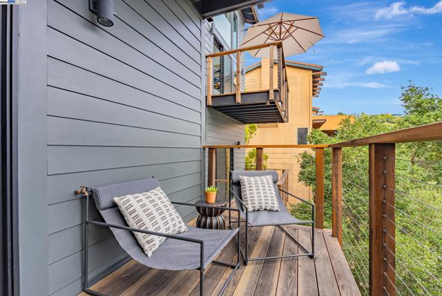 1106 Besito Ave, Berkeley CA: https://media.crmls.org/mediaz/8ec8d91c-ae86-45d6-9015-fbb78e65b846.jpg