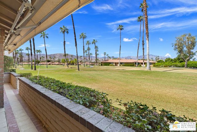 6 Joya Drive, Palm Desert CA: https://media.crmls.org/mediaz/8ec9281d-46cc-45f6-9a5e-506289983e93.jpg