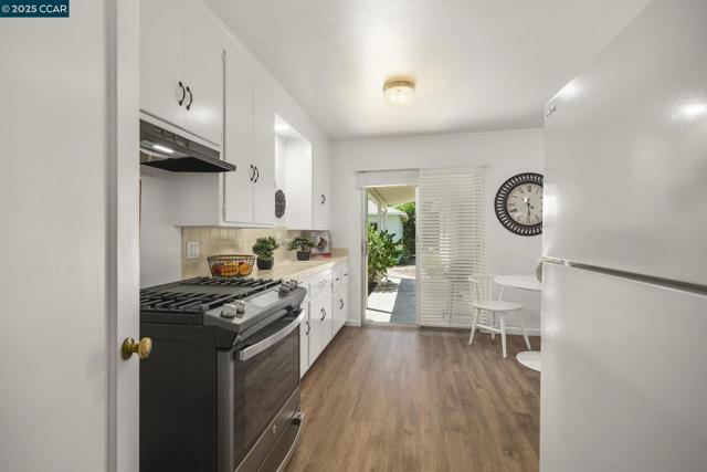 884 Juanita Dr, Lafayette CA: https://media.crmls.org/mediaz/8eca3ec9-21e2-48fd-9a17-c63ed241e4c8.jpg