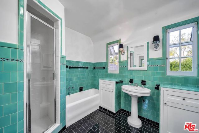 618 N Rodeo Drive, Beverly Hills CA: https://media.crmls.org/mediaz/8eca42a2-c49e-4e1d-bced-34408e2ba0ab.jpg