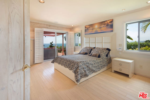 27004 PACIFIC COAST Highway, Malibu CA: https://media.crmls.org/mediaz/8ecad7d1-a884-47ee-b388-6343d68ff89a.jpg