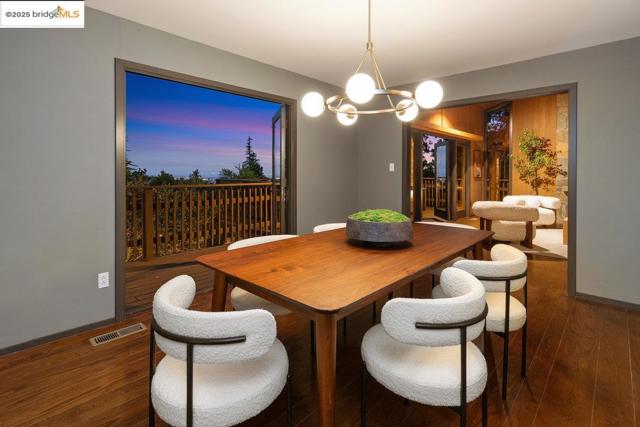 99 Lexford Rd, Piedmont CA: https://media.crmls.org/mediaz/8ecb28cf-ad7c-45ea-a6e7-16b1720b7283.jpg