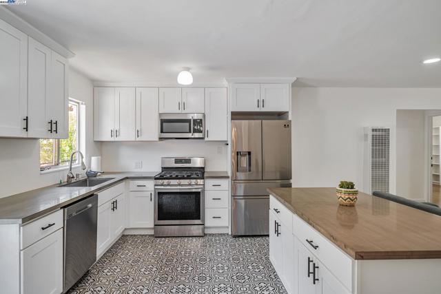 126 Kilkare Rd, Sunol CA: https://media.crmls.org/mediaz/8ecb68ec-00aa-4252-8345-344d575bf1e4.jpg