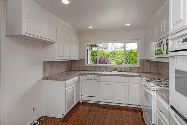 712 Foothill Drive, San Mateo CA: https://media.crmls.org/mediaz/8ecb925c-4c2b-4eaf-8ba5-8a6d45226742.jpg