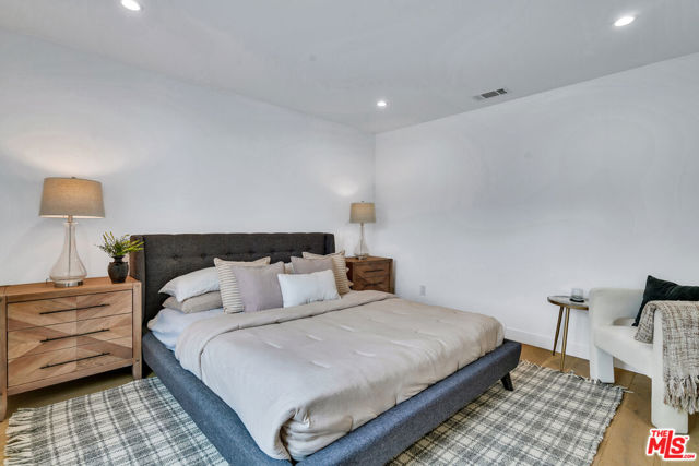 7832 Croydon Avenue, Los Angeles CA: https://media.crmls.org/mediaz/8ecba212-7ead-4d3f-98a5-5702ca0e1c09.jpg